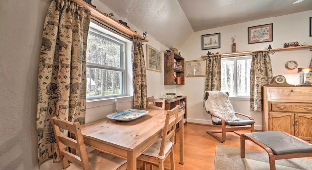 Коттедж Half-mi to Trails: Rustic Soda Springs Cabin!