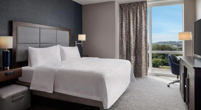 Номер Standard с видом на город Hampton Inn & Suites Teaneck/Glenpointe