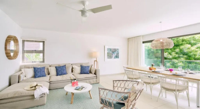 Les Estivales Beachfront Suites & Penthouses by LOV, Boek Hotel Hotels in Mauritius North Coast met parkeren, Parkeren