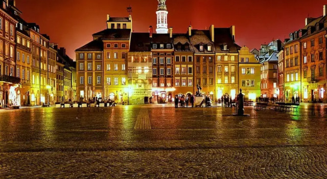 Elegant Apartment Market Square