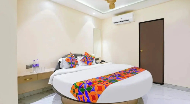 Номер Premium Fabhotel Dolphin Residency