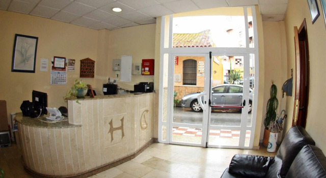 Hostal Carlos 2, Забронировать Отель Ла-Линеа-де-ла-Консепсьон Коста-де-ла-Лус