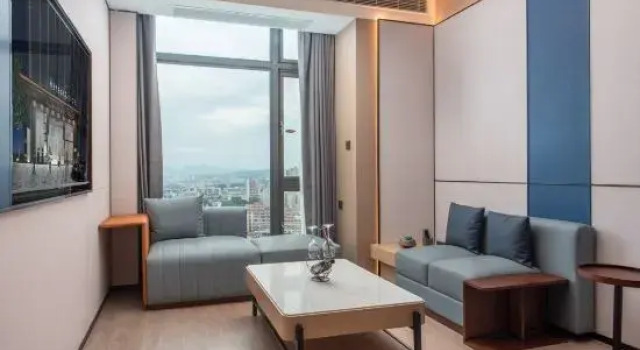 Люкс Business Lanyue Oriental Hotel (Dongguan Songshan Lake Dalang Metro Station Branch)