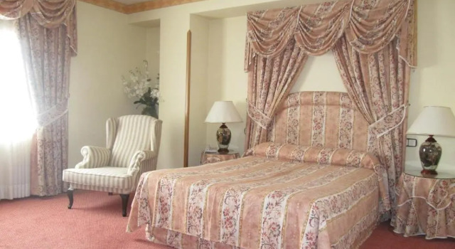Полулюкс Hotel Sercotel Cuatro Postes