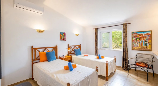 Вилла с 2 комнатами с балконом и с видом на бассейн Villa Sunshine - Escapadinha tranquila com piscina e BBQ em Armação de Pêra