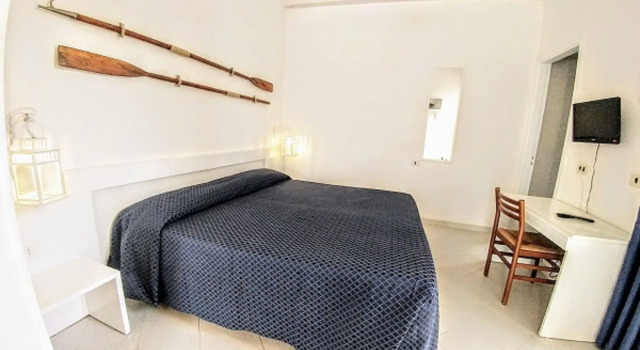 Residenza White House, Rezerwuj Bed and Breakfast Hotele w Foresta Umbra z basenem, Basen