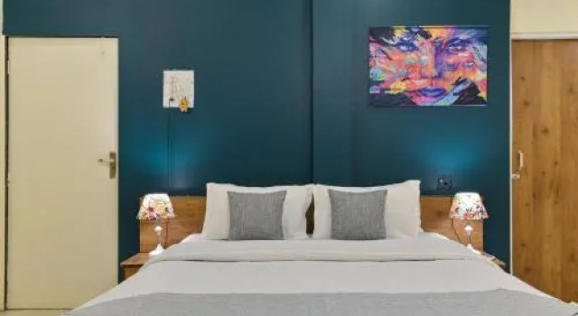 EKO STAY- Deltin Villa, Varaa Villa Hotellit New Delhi uima-altaalla, Uima-allas