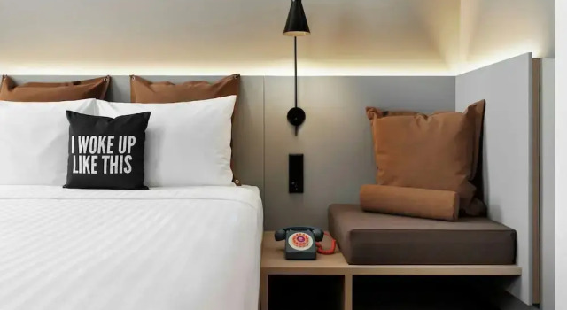 Номер Standard Moxy Alfragide Lisboa