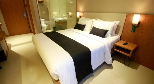 Номер Superior Yellow Star Ambarukmo Hotel