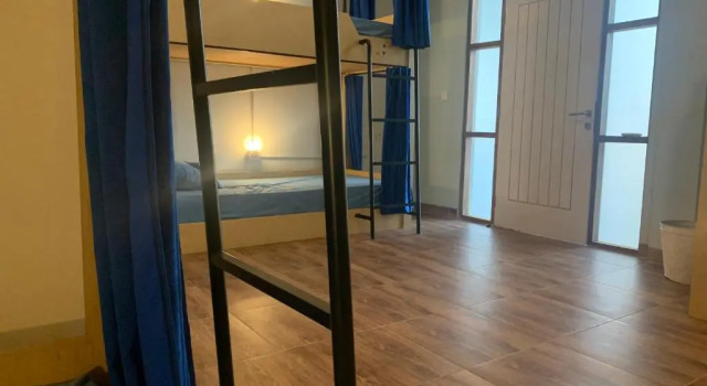 Кровать в общем номере Beach Hut Hostel