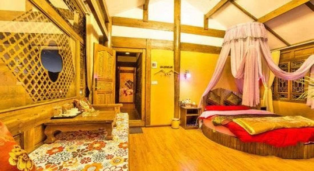 Happy Life Inn, Забронировать Отель Лицзян Юньнань, рядом с Улица Сквер-стрит Древнего города Даянь