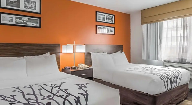 Четырёхместный люкс Sleep Inn & Suites North Liberty - Liberty City