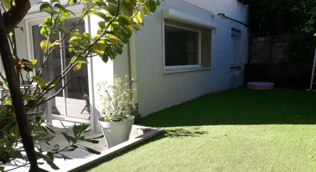 Апартаменты Appartement 6 Pers avec 2 Chambres cour et jardinet privatifs