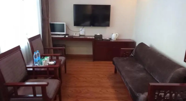 Люкс Superior GreenTree Inn Geermu Walking Street Business Hotel