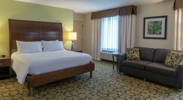 Полулюкс Hilton Garden Inn Plymouth