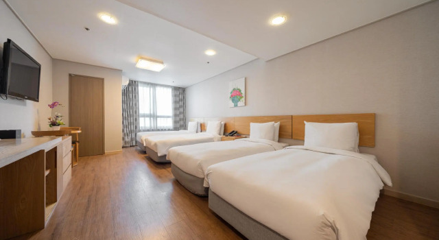 Четырёхместный номер Deluxe Ramada by Wyndham Seoul Dongdaemun
