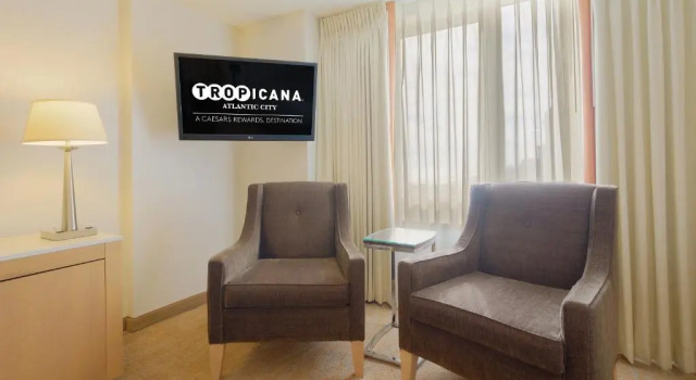 Двухместный люкс Premium North Tropicana Atlantic City – A Caesars Rewards Destination