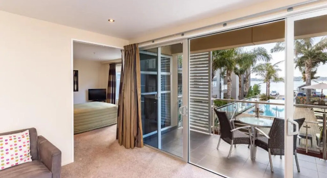Апартаменты с 2 комнатами с видом на океан Edgewater Palms Apartments