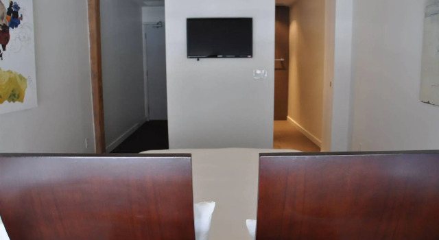 Hotel Ocho, Забронировать Отель Отели Торонто 3 звезды, рядом с Аквариум Рипли, 3*