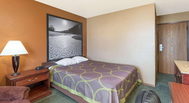 Двухместный номер Standard Super 8 by Wyndham Poplar Bluff Missouri
