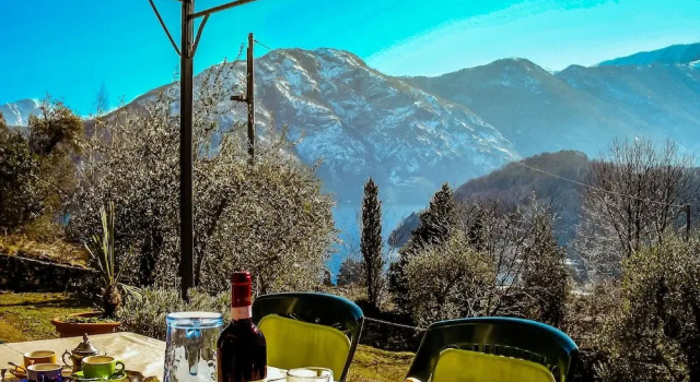 Коттедж с 2 комнатами с видом на озеро Cottage degli Ulivi