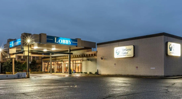 Четырёхместный номер Standard Ramada by Wyndham Thunder Bay Airlane Hotel