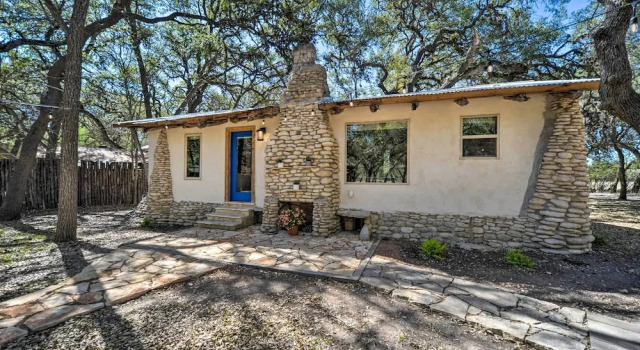 Unique Stay: Historic Home Along Blanco River, Buchen Sie Ferienhaus Villen in Albert, Villa