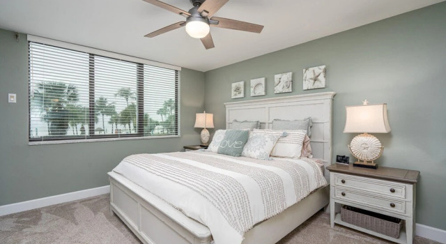 Caper Beach Club # 212 - 2810 Estero Blvd by Coastal Vacation Properties, Забронировать Отель Отели в центре Форт-Майерс-Бич, в центре