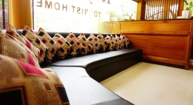 Thayamkery's Royal inn, Забронировать Отель Эдапалли штат Керала