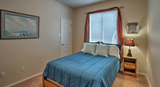 2 Furnished Decks & Lake Views: Austin Escape