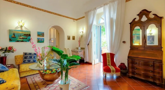 Villa Micol, Забронировать Вилла Коттеджи Вико-Экуенсе, рядом с Железнодорожный вокзал Сеяно компании Circumvesuviana, Коттедж