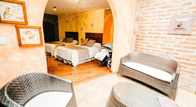 Четырёхместный семейный номер Standard с балконом и с видом на залив Hacienda Las Cuevas Terra Lodge