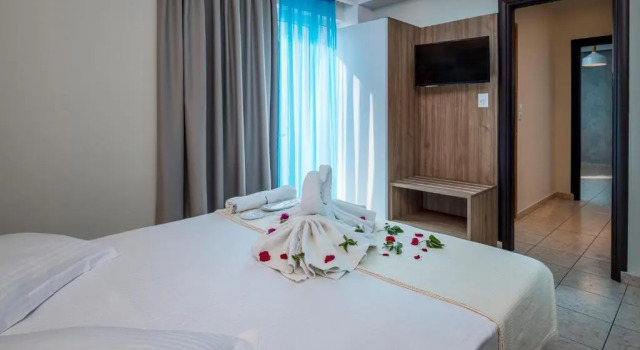 Трёхместный номер Standard Olympia Hotel