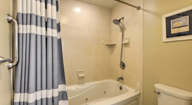 Апартаменты с 4 комнатами с балконом Wildwood Townhome w/ Patio: 1 Block To The Beach!