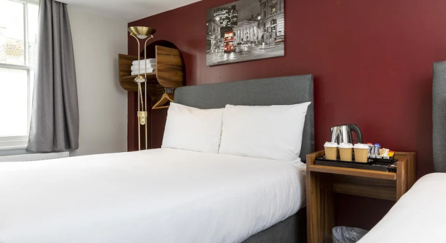 Четырёхместный семейный номер Standard Royal Park Hotel