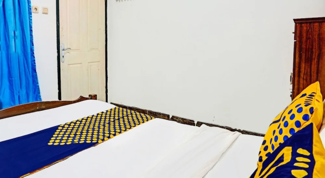 Standard Double room OYO Life 91896 Kost Bu Dewi Syariah