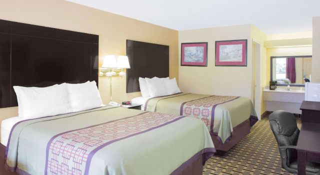 Четырёхместный номер Standard Days Inn by Wyndham Andalusia