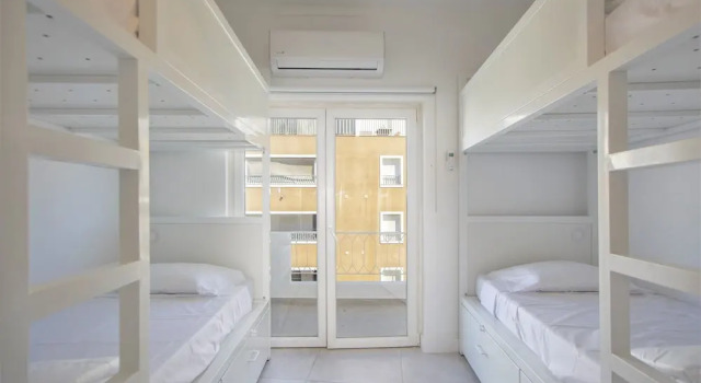 Кровать в общем номере Sun Lovers Hostel