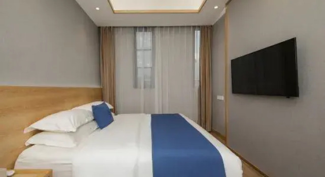 Люкс с 2 комнатами с видом на сад Fireworks Homestay (Yichun Wanzhai Ancient City Scenic Area Store)