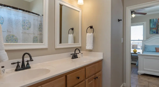 Sonny Side - Enjoy The Private And Personal Lot Space For More Family Beach Time. Unobstructed Views Of Water And Sky! 4 Bedroom Home by RedAwning, Boek Hotel Dauphin Island Alabama