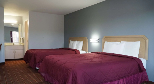Четырёхместный номер Standard Rodeway Inn Beebe
