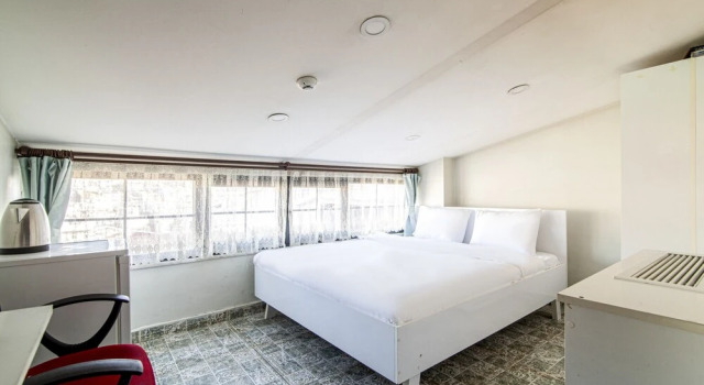 Room with View in Beyoglu, Забронировать Отель Бейоглу Стамбул, рядом с Цветочный пассаж