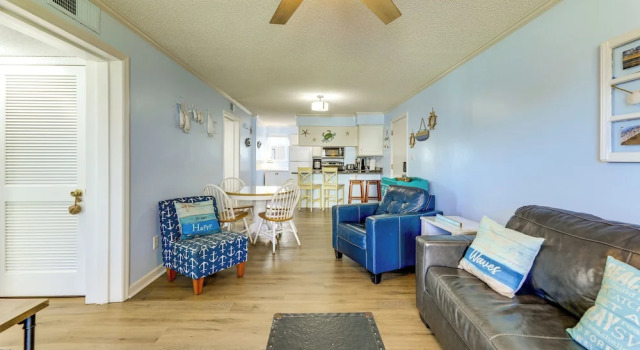 Апартаменты Emerald Isle Resort-style Condo: Walk to Beaches!