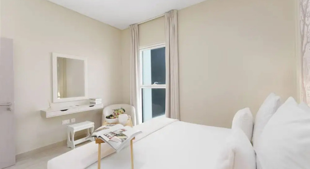 Maison Privee - Exquisite Living with Scenic Canal Vws on Yas Island, Забронировать Отель Остров Яс Абу-Даби