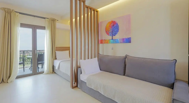 Четырёхместный номер Standard с балконом и с видом на море Sunset Hotel