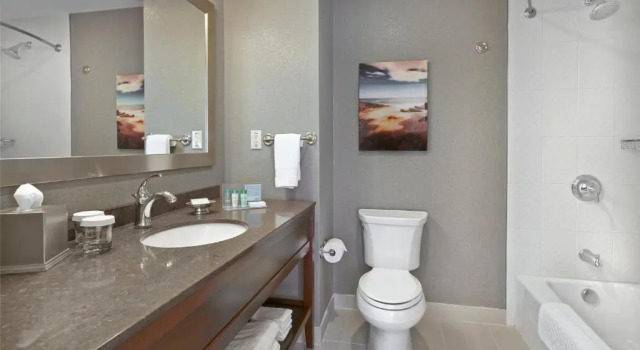 Четырёхместный номер Standard с видом на море Hampton Inn by Hilton Halifax Downtown