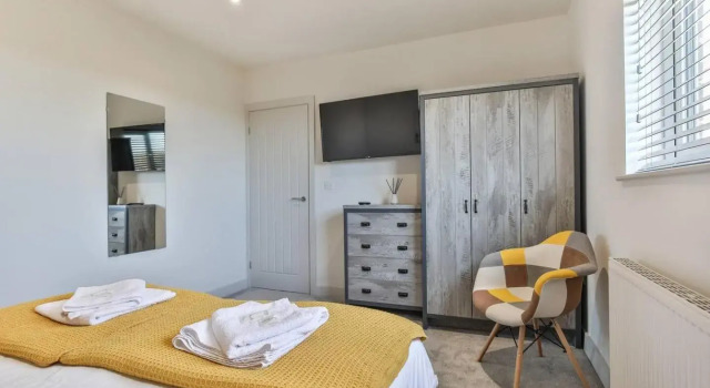 Modern, Cosy & Convenient 3 bed 2 bath House WiFi Parking