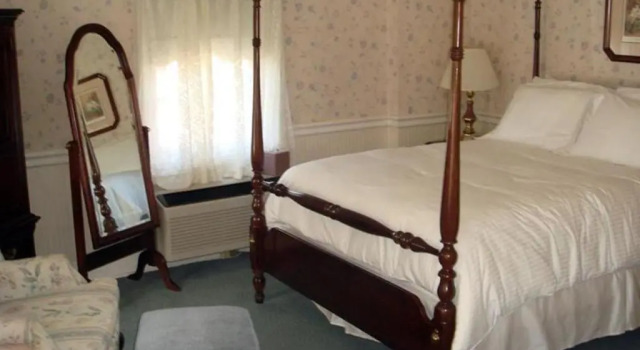 Двухместный номер Standard Bird-in-Hand Village Inn & Suites