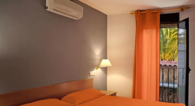 Четырёхместный номер Standard с балконом Hotel San Martin