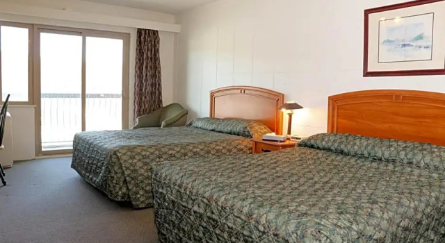 Четырёхместный номер Standard The Waterfront Suites and Marina